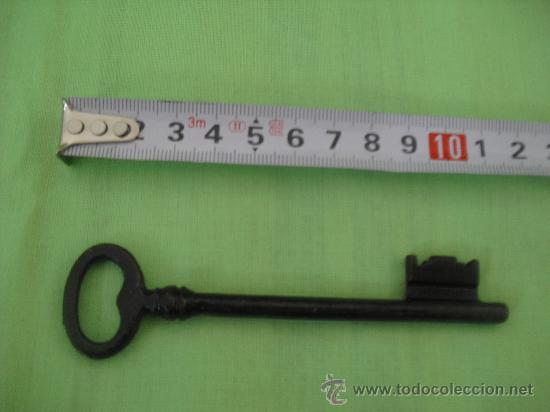 Antig&uuml;edades: Antigua llave de hierro maciza de 11 cm - Foto 1