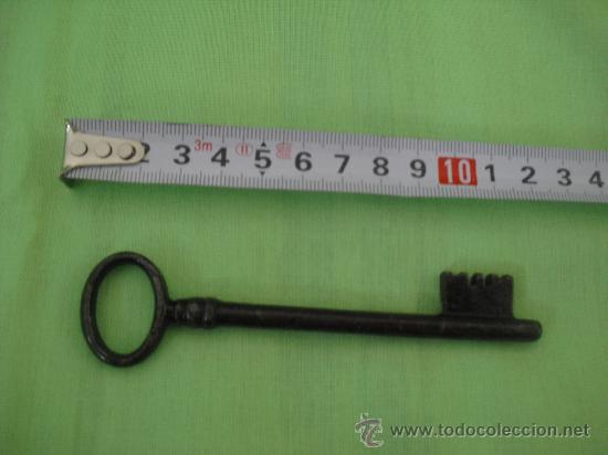 Antig&uuml;edades: Antigua llave de hierro maciza de 11 cm - Foto 1