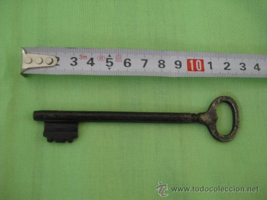 Antig&uuml;edades: Antigua llave de hierro maciza de 12 cm - Foto 1