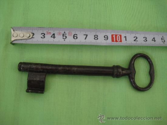 Antig&uuml;edades: Antigua llave de forja de 13 cm - Foto 1