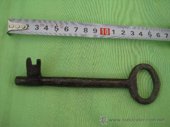 Antig&uuml;edades: Antigua llave de forja de 15 cm - Foto 1
