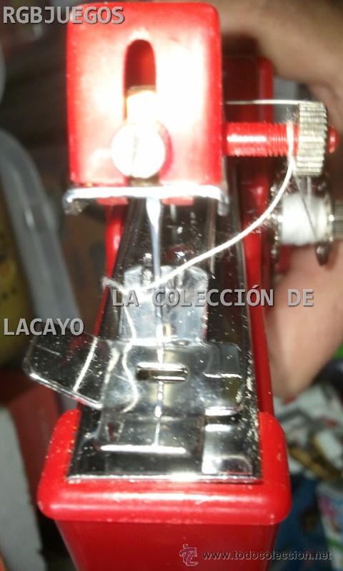 Antig&uuml;edades: MAQUINA DE COSER PORTATIL - Foto 1