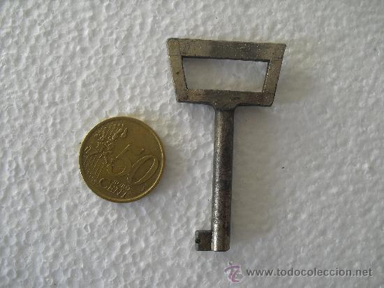 Antig&uuml;edades: Llave antigua . Puede que de armario o ropero. - Foto 1
