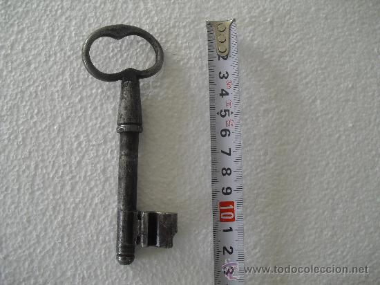 Antig&uuml;edades: Llave antigua  de forja 12,5 cm  . Un poco torcida. - Foto 1