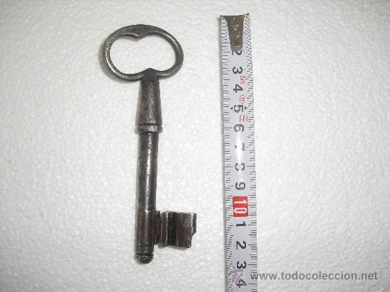 Antig&uuml;edades: Llave antigua  de forja 12,5 cm  . Un poco torcida. - Foto 2
