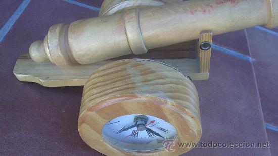 Antig&uuml;edades: CA&Ntilde;ON DE MADERA CON RELOJ EN UN LATERAL - Foto 2