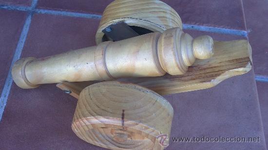Antig&uuml;edades: CA&Ntilde;ON DE MADERA CON RELOJ EN UN LATERAL - Foto 1
