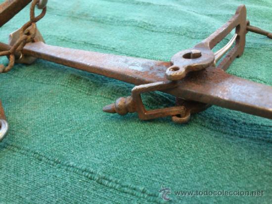 Antig&uuml;edades: balanza bascula peque&ntilde;a pero muy pesada - Foto 3
