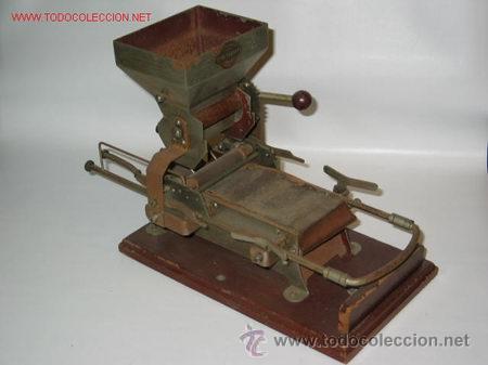 Antig&uuml;edades: MAQUINA DE LIAR CIGARRILLOS - Foto 2