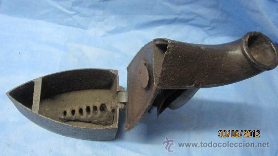 Antig&uuml;edades: MUY ANTIGUA PLANCHA CARBON DE CHIMENEA - Foto 4