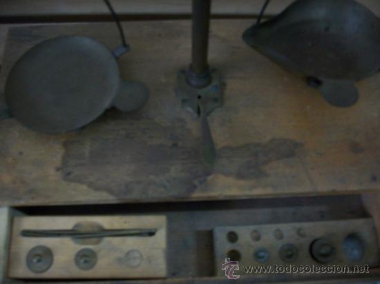 Antig&uuml;edades: ANTIGUA BALANZA CON ALGUNAS PESAS - Foto 3