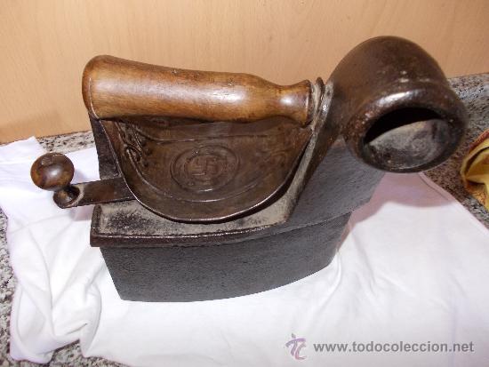 Antig&uuml;edades: plancha antigua de hierro con cruz gamada - Foto 1