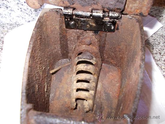 Antig&uuml;edades: plancha antigua de hierro con cruz gamada - Foto 3