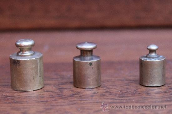 Antig&uuml;edades: COLECCI&Oacute;N DE TRES PESAS EN BRONCE ANTIGUAS - Foto 1