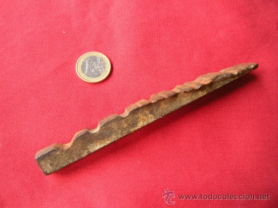 Antig&uuml;edades: ANTIGUO YUNQUE PARA HACER REDONDOS - Foto 1