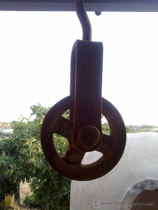 Antig&uuml;edades: antigua y gran garrucha o polea de hierro. - Foto 1