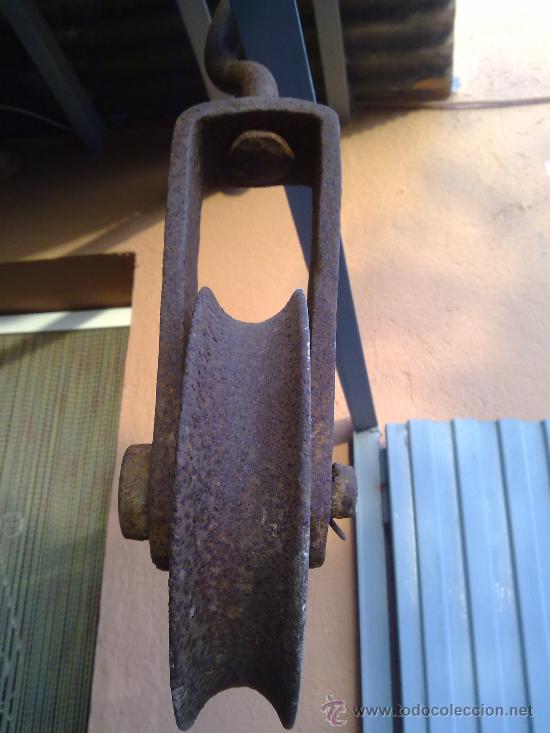 Antig&uuml;edades: antigua y gran garrucha o polea de hierro. - Foto 3