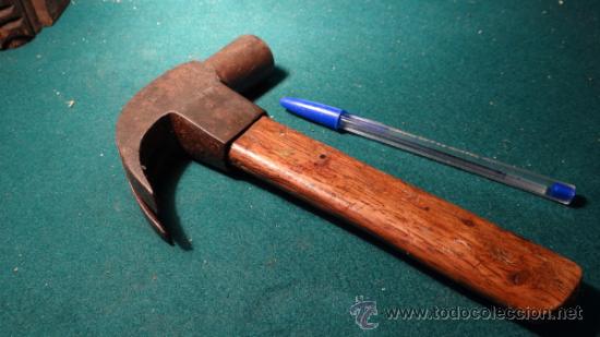 Antig&uuml;edades: ANTIGUO MARTILLO DE CARPINTERO CON SACACLAVOS * - Foto 3