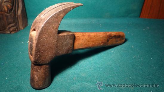 Antig&uuml;edades: ANTIGUO MARTILLO DE CARPINTERO CON SACACLAVOS * - Foto 4