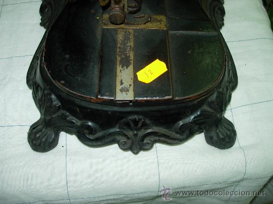 Antig&uuml;edades: maquina de coser rara - Foto 13