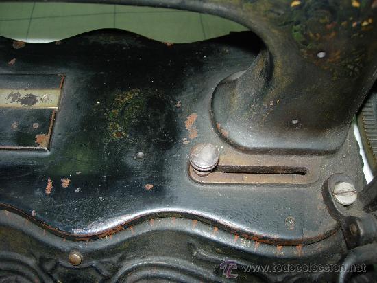 Antig&uuml;edades: maquina de coser rara - Foto 10