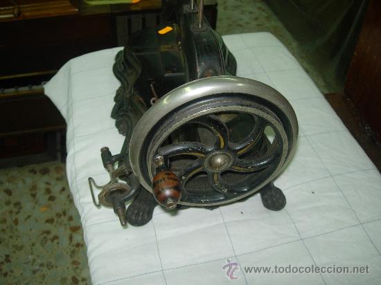 Antig&uuml;edades: maquina de coser rara - Foto 9