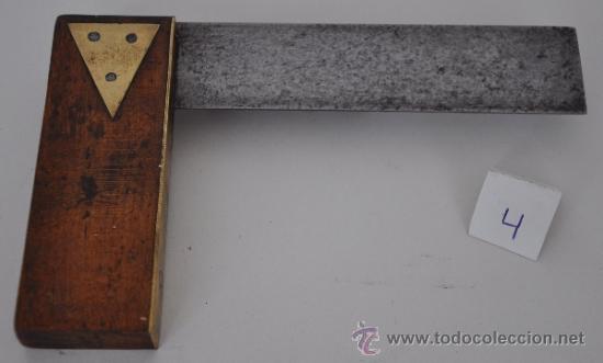 Antig&uuml;edades: Escuadra de Carpintero de madera, hierro y metal. N&ordm;4 - Foto 1