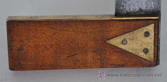 Antig&uuml;edades: Escuadra de Carpintero de madera, hierro y metal. N&ordm;4 - Foto 4