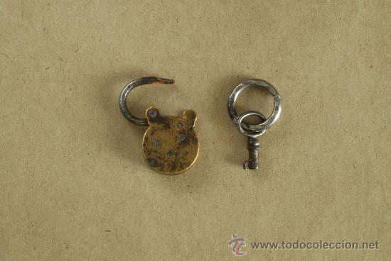 Antig&uuml;edades: Candado miniatura. - Foto 2