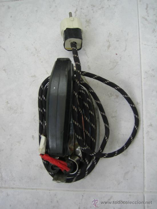 Antig&uuml;edades: Plancha electrica de UFESA modelo 52. Funciona - Foto 2