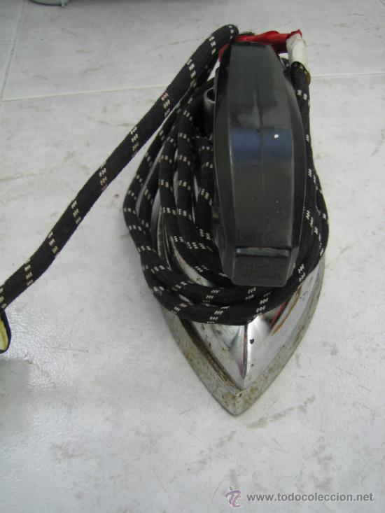 Antig&uuml;edades: Plancha electrica de UFESA modelo 52. Funciona - Foto 1