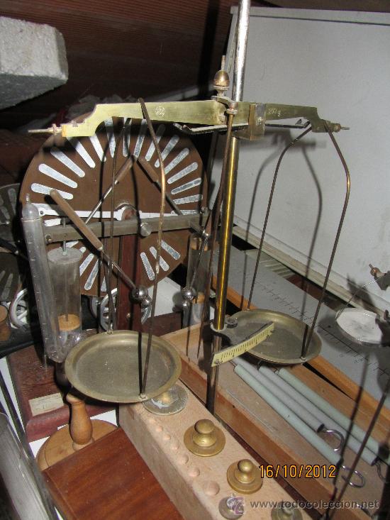 Antig&uuml;edades: Antigua balanza de precisi&oacute;n - Foto 1