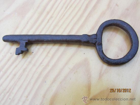 Antig&uuml;edades: antigua llave de forja 16 cms - Foto 1