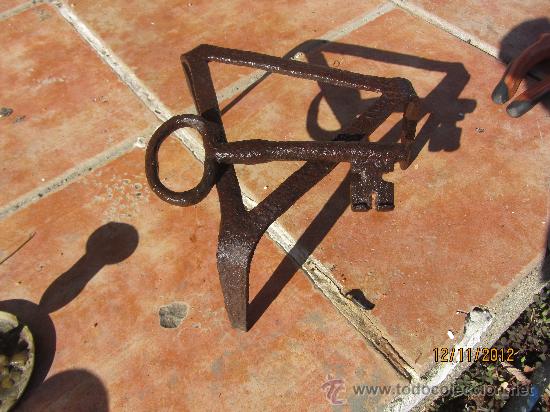 Antig&uuml;edades: antigua llave en hierro forjado, 17 cms - Foto 1