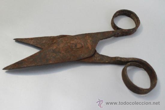 Antig&uuml;edades: Tijeras de forja, 18 cm de largo - Foto 1
