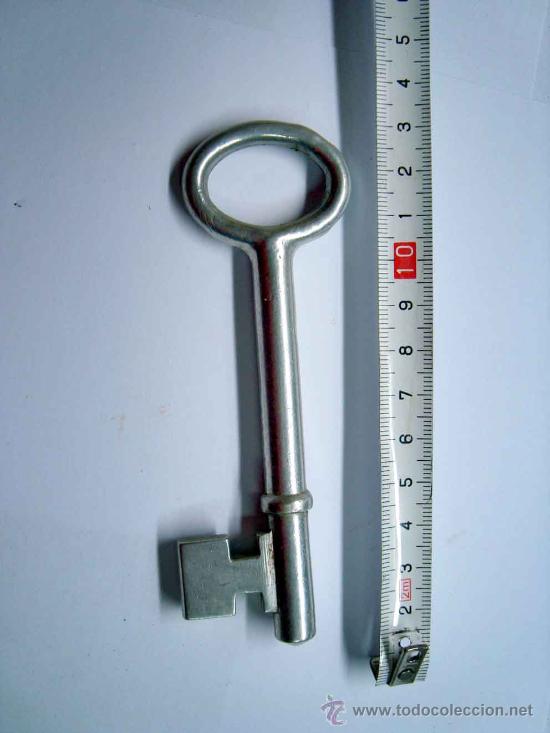 Antig&uuml;edades: Antigua llave de aluminio - 13 cm. de largo - Foto 1