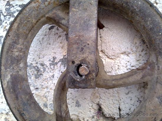 Antig&uuml;edades: antigua polea de pozo. - Foto 3