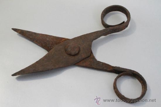 Antig&uuml;edades: Tijeras de forja, 18 cm de largo - Foto 2