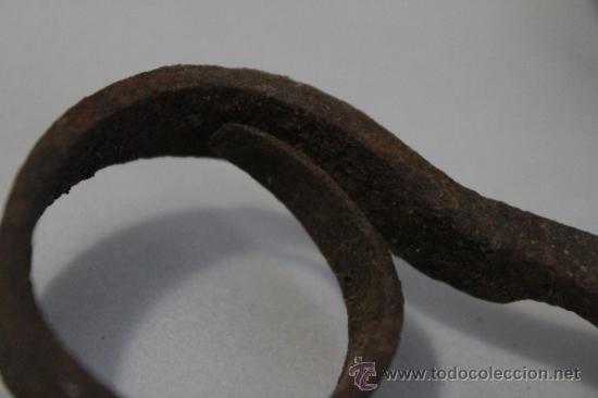 Antig&uuml;edades: Tijeras de forja, 18 cm de largo - Foto 5