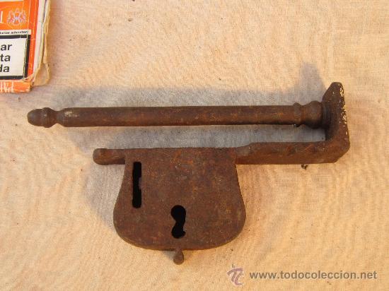 Antig&uuml;edades: CANDADO ANTIGUO SIN LLAVE - Foto 1