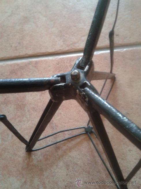 Antig&uuml;edades: TR&Iacute;PODE 24 CM - Foto 3