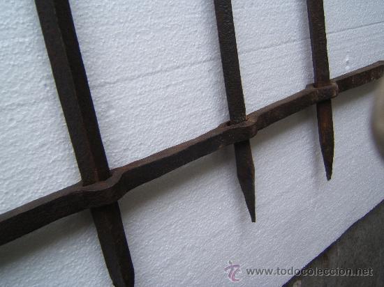 Antig&uuml;edades: REJA FORJA PARA VENTANA - Foto 3