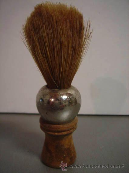 Antig&uuml;edades: Antigua brocha de afeitar con mango de madera. - Foto 1