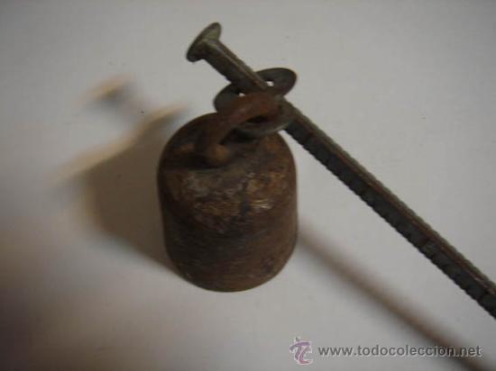 Antig&uuml;edades: Bascula romana de 30cm de largo. - Foto 3