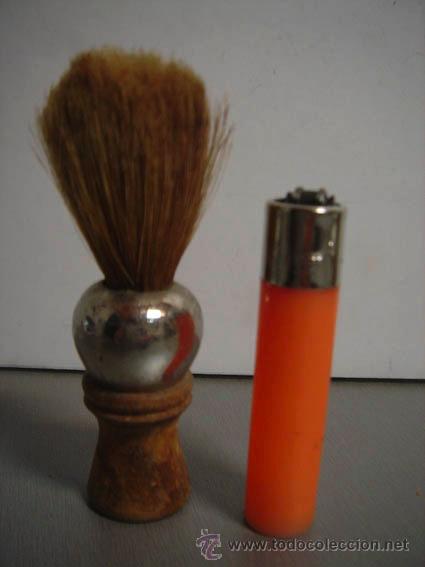 Antig&uuml;edades: Antigua brocha de afeitar con mango de madera. - Foto 2