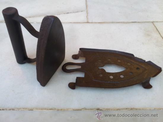 Antig&uuml;edades: Antigua plancha de hierro con su pie - Foto 7