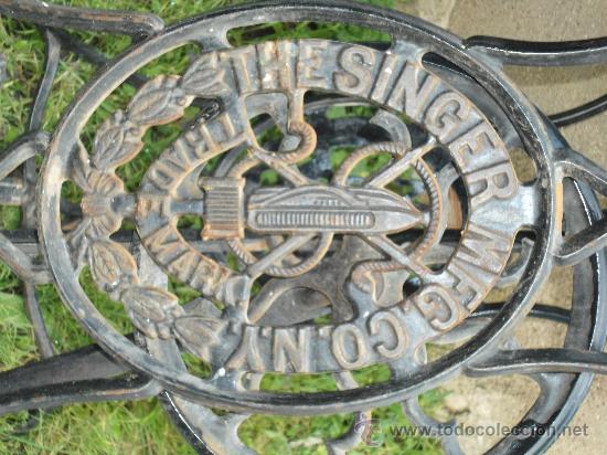 Antig&uuml;edades: Antiguo pie de m&aacute;quina de coser singer - Foto 3