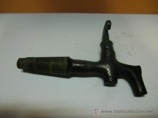 Antig&uuml;edades: Grifo de barrila antiguo - Foto 2