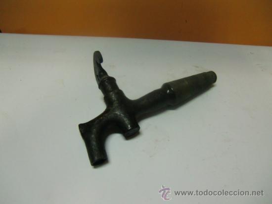 Antig&uuml;edades: Grifo de barrila antiguo - Foto 3