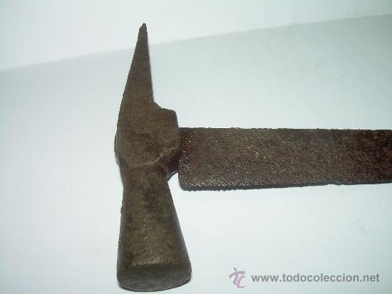 Antig&uuml;edades: ANTIGUO Y PEQUE&Ntilde;O MARTILLO DE TAPICERO. - Foto 2